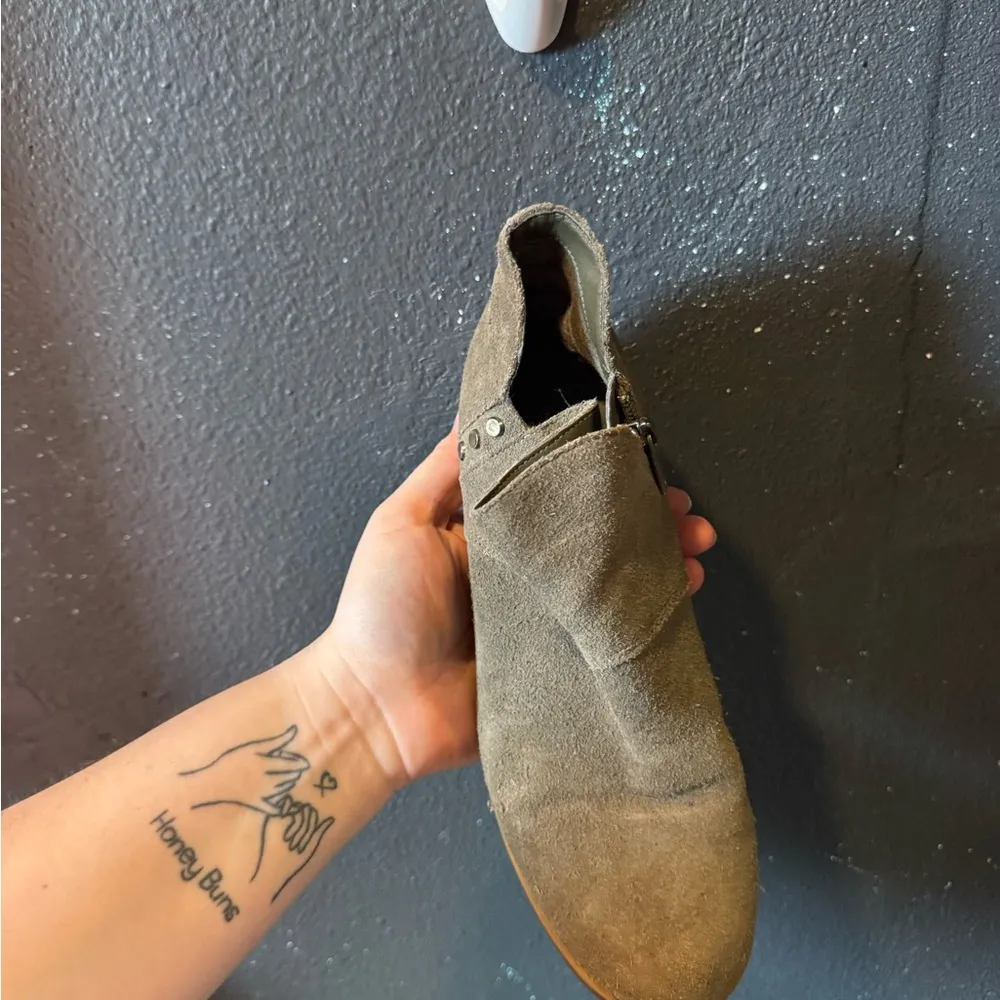 Koolaburra by Ugg Green Ankle Suede Heeled Ankle Booties - Image 4