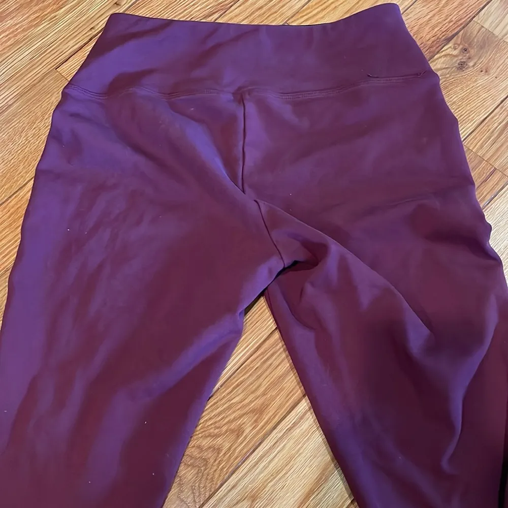 Apt 9 dress leggings burgundy color adult small excellent condition - Image 3