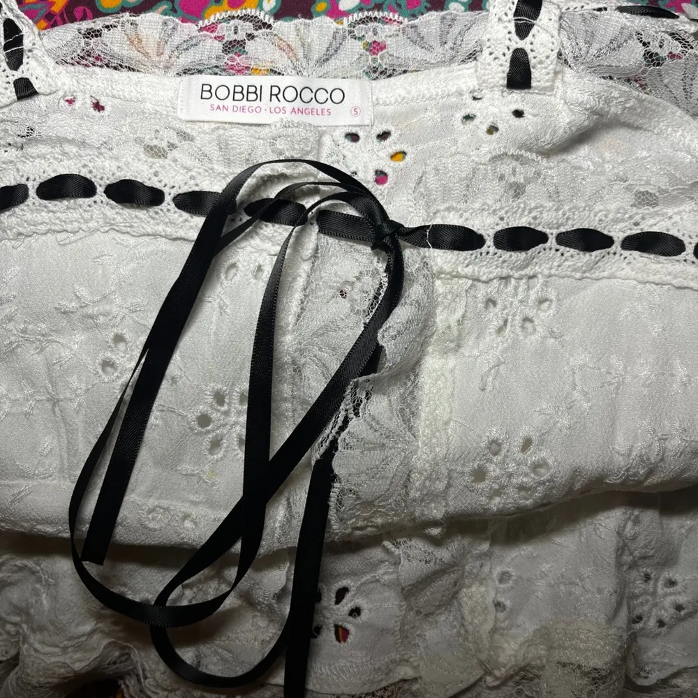 ✨Bobbi Rocco White Eyelet Lace Cami Crop Top Black Ribbon Tie Detail Size S - Image 6