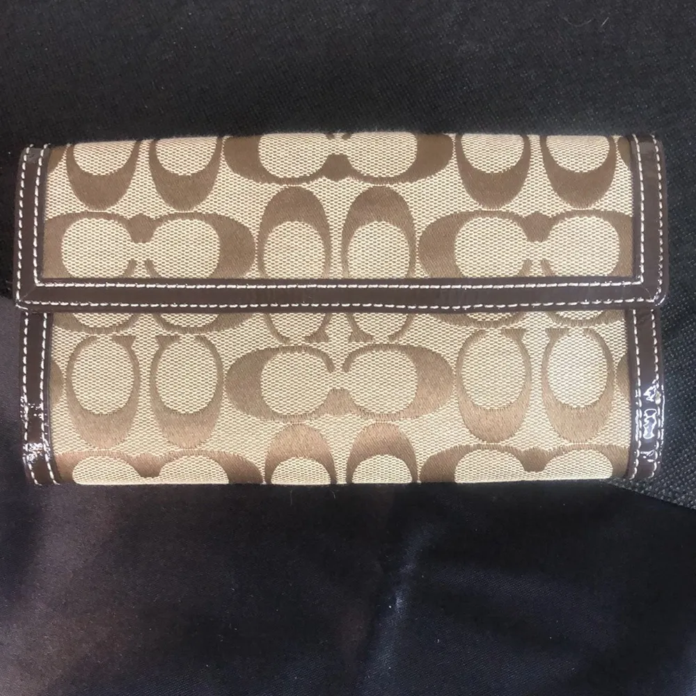 COACH Brown Monogram Silver Twist Lock Bifold Wallet with Contrasting Stitch - Image 2