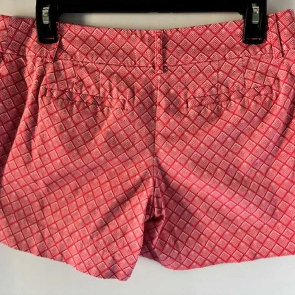 White House Black Market Red White Diamond Print Low Rise Stretch Shorts Size 6 - Image 2
