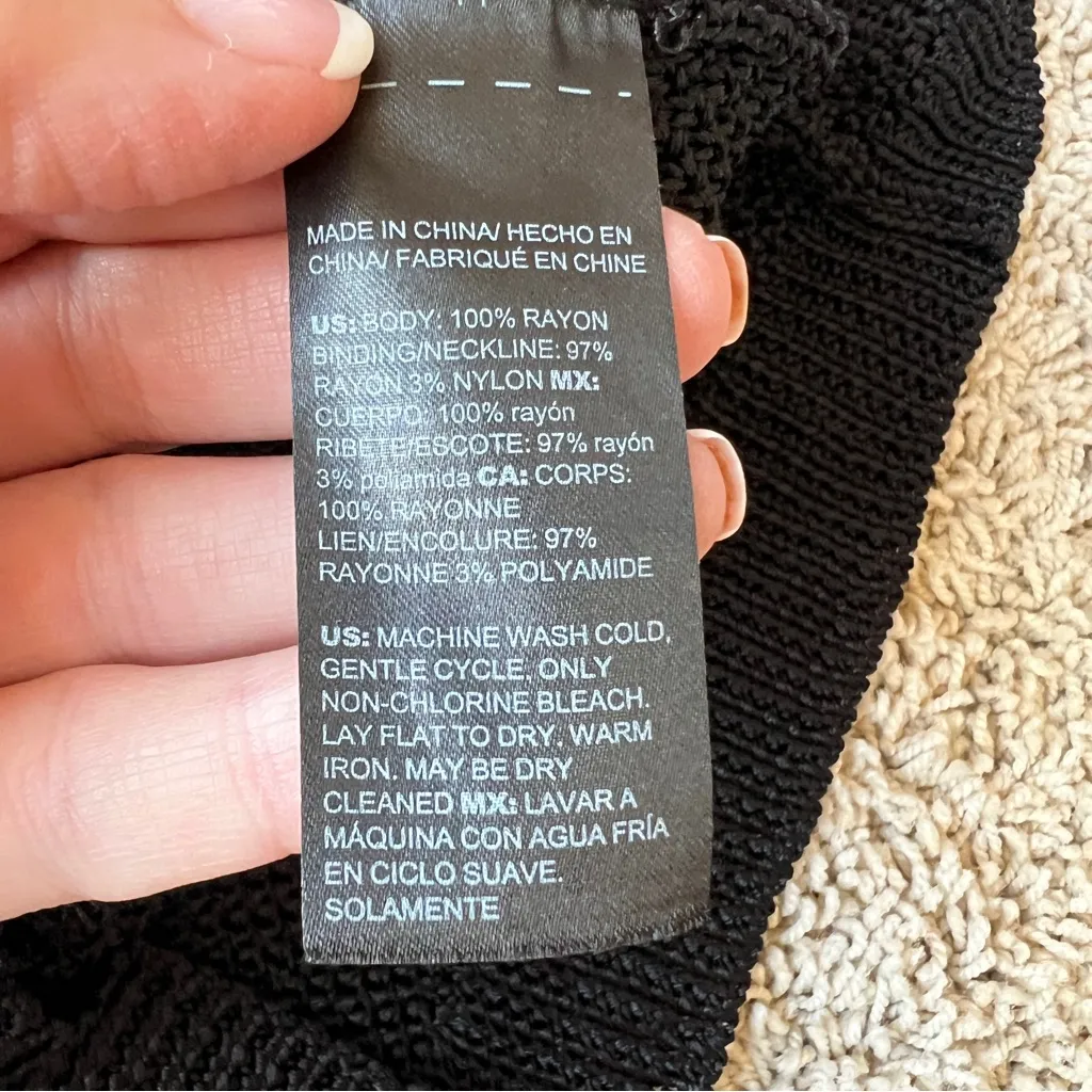 White House Black Market Crochet Knit Sleeveless Sweater Size Medium Black F2 - Image 5