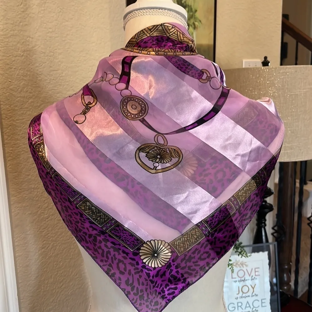 Purple Black Leopard Print Pattern Scarf Gold Tone Chains Sz 36” x 36”  Lavender - Image 3