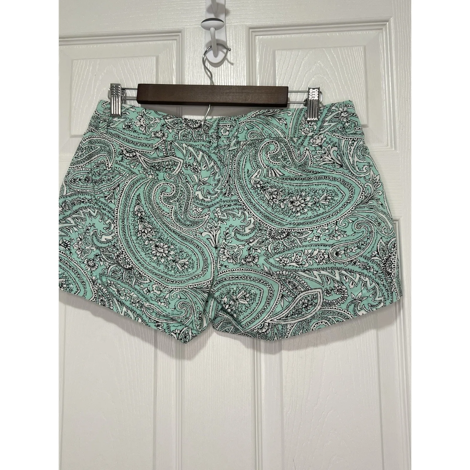 Old Navy Women’s Size 6 Light Green Blue Paisley Print Shorts 100% Cotton Boho - Image 2
