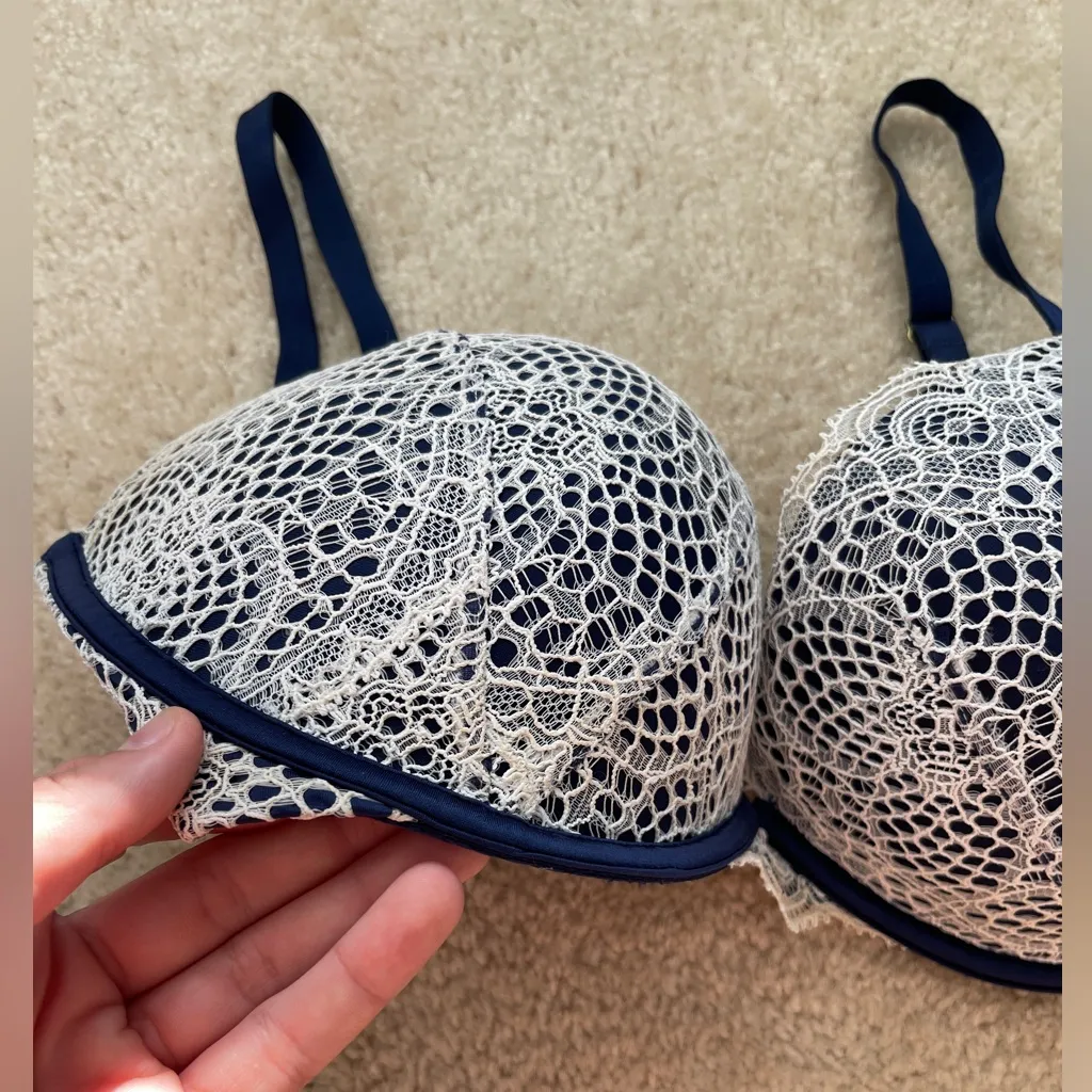 Victoria's Secret Very Sexy Push Up Bra in Navy with White Lace 36DDD - Image 2