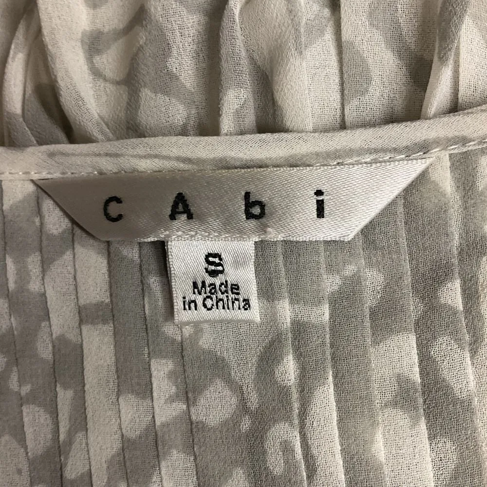 Cabi 834 Floral Keyhole Pleat Long Sleeve Peasant Top Ivory Gray Sheer‎ Size S - Image 10