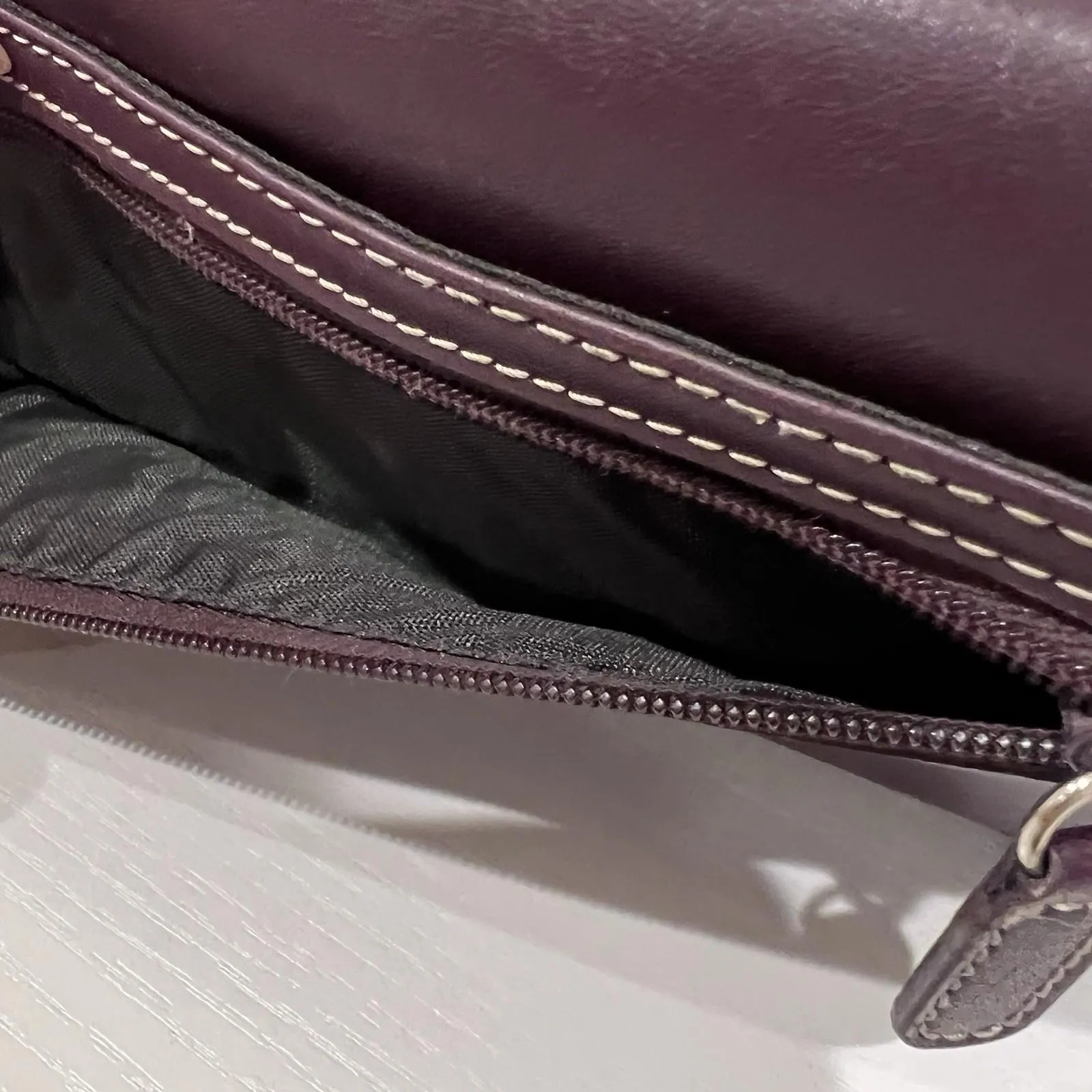 Nine West burgundy leather wallet white contrast stitching quiet luxury oldmoney - Image 4