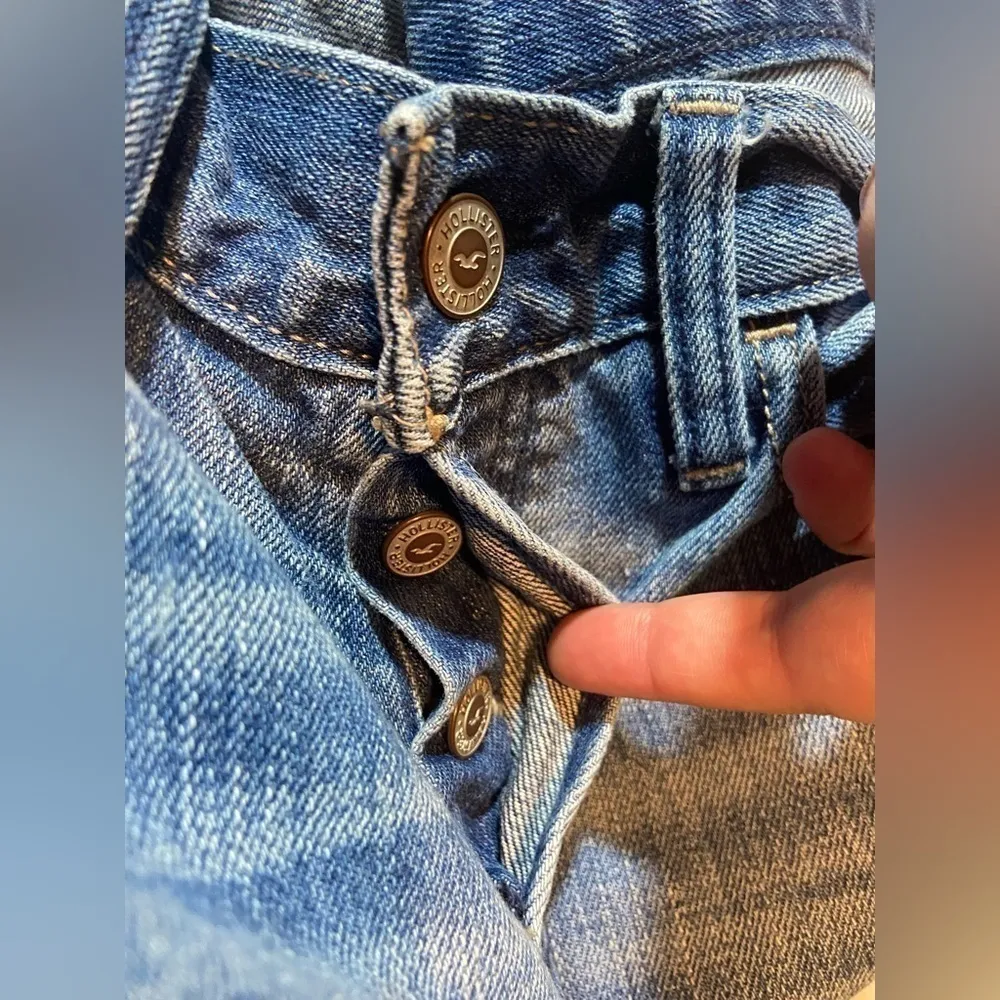 Hollister Jeans Womens Sz 26W x 27L Relaxed Fit Destructed Denim High rise Sz 3 - Image 6