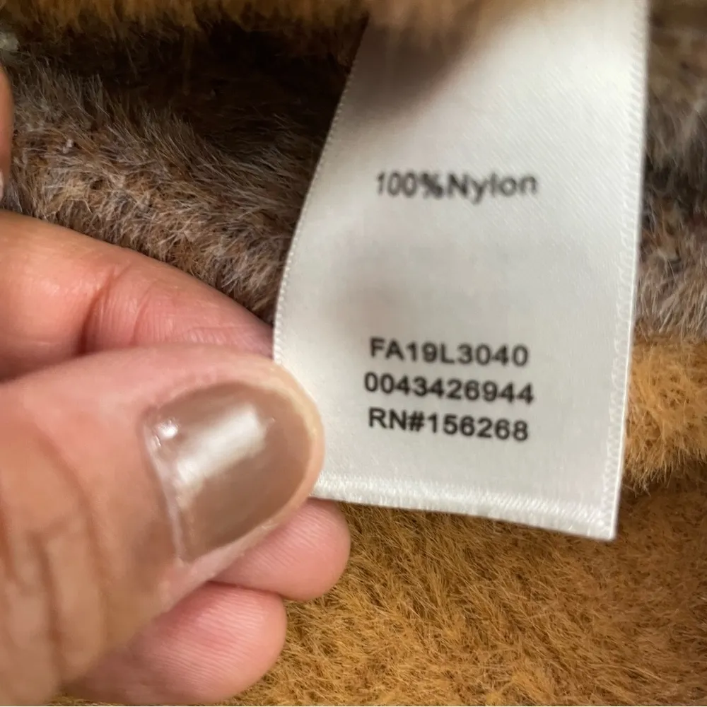 Broadway 38 Medium Crew Neck Faux Fur Color - Image 8