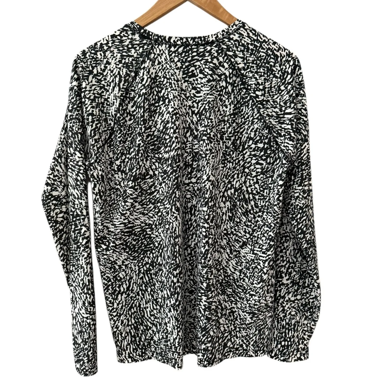 Athleta Ultimate Train‎ Print Long Sleeve Top Black & White Size Medium - Image 8