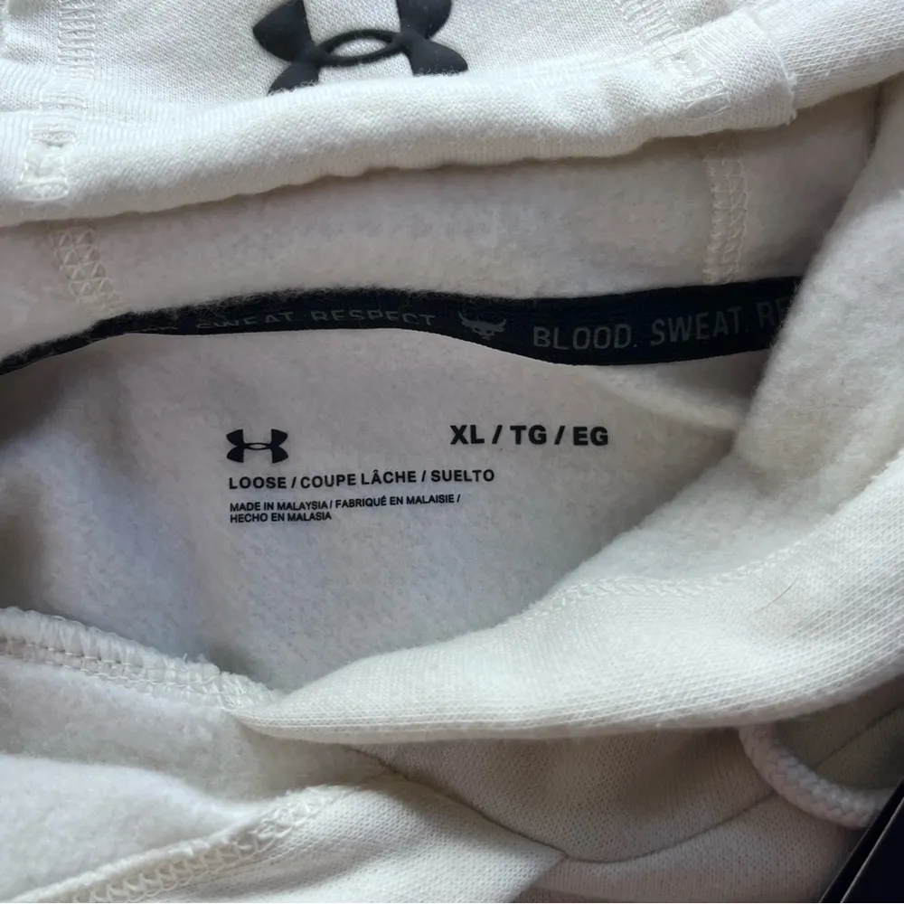 Under Armour  Cream Cropped Hoodie size XL - Image 4