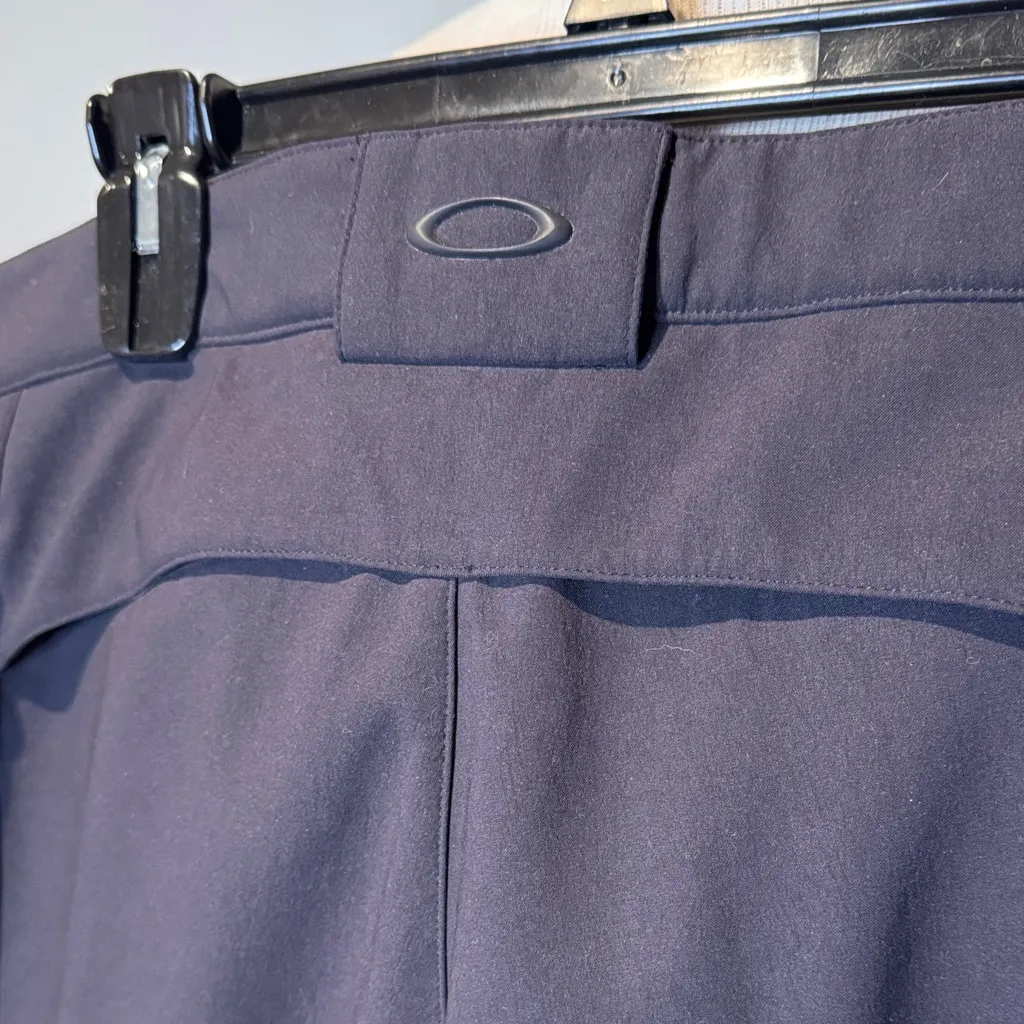 Women’s Oakley snowboard/ski snow pants sz M - Image 6