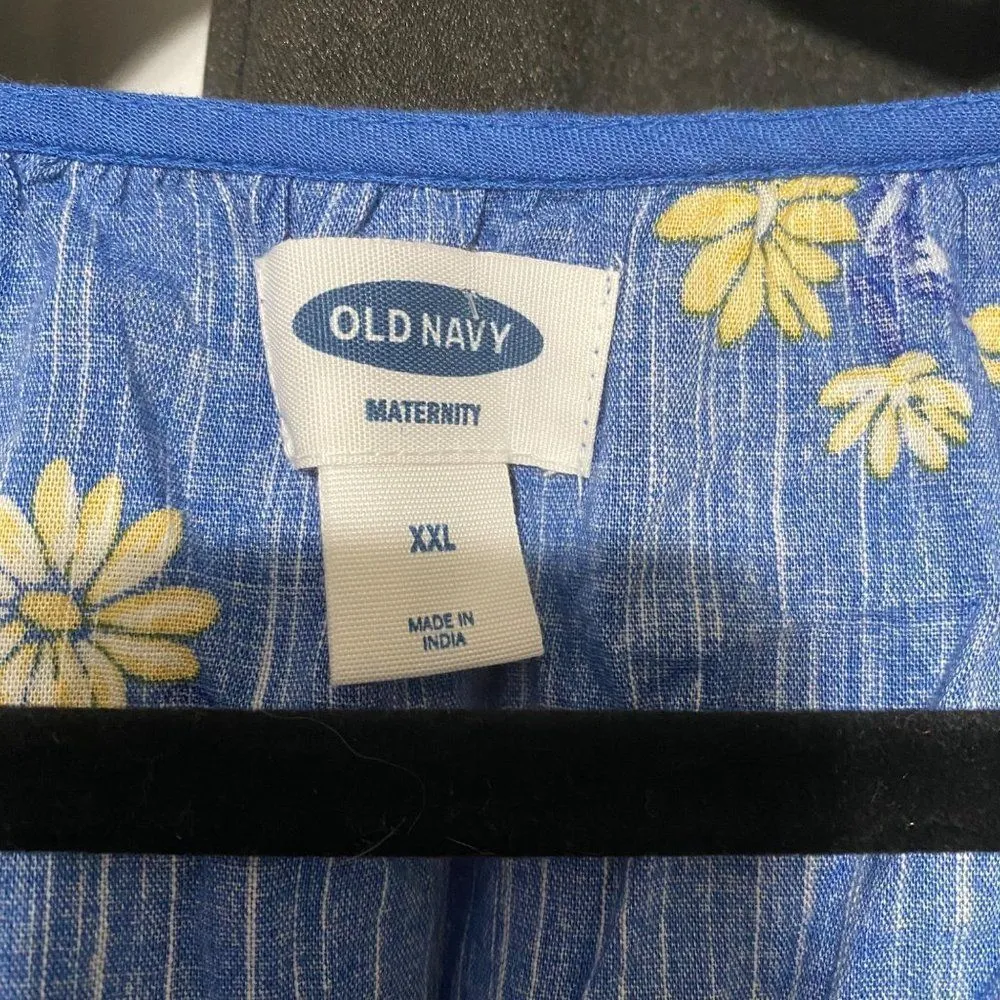 Old Navy Maternity blue floral v neck blouse , tie back Size undefined - Image 3