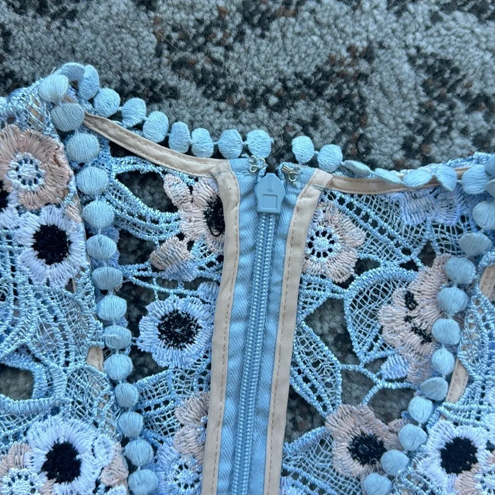 LA MAISON TALULAH Infatuation Floral Lace Mini Dress Blue Tan Small - Image 9