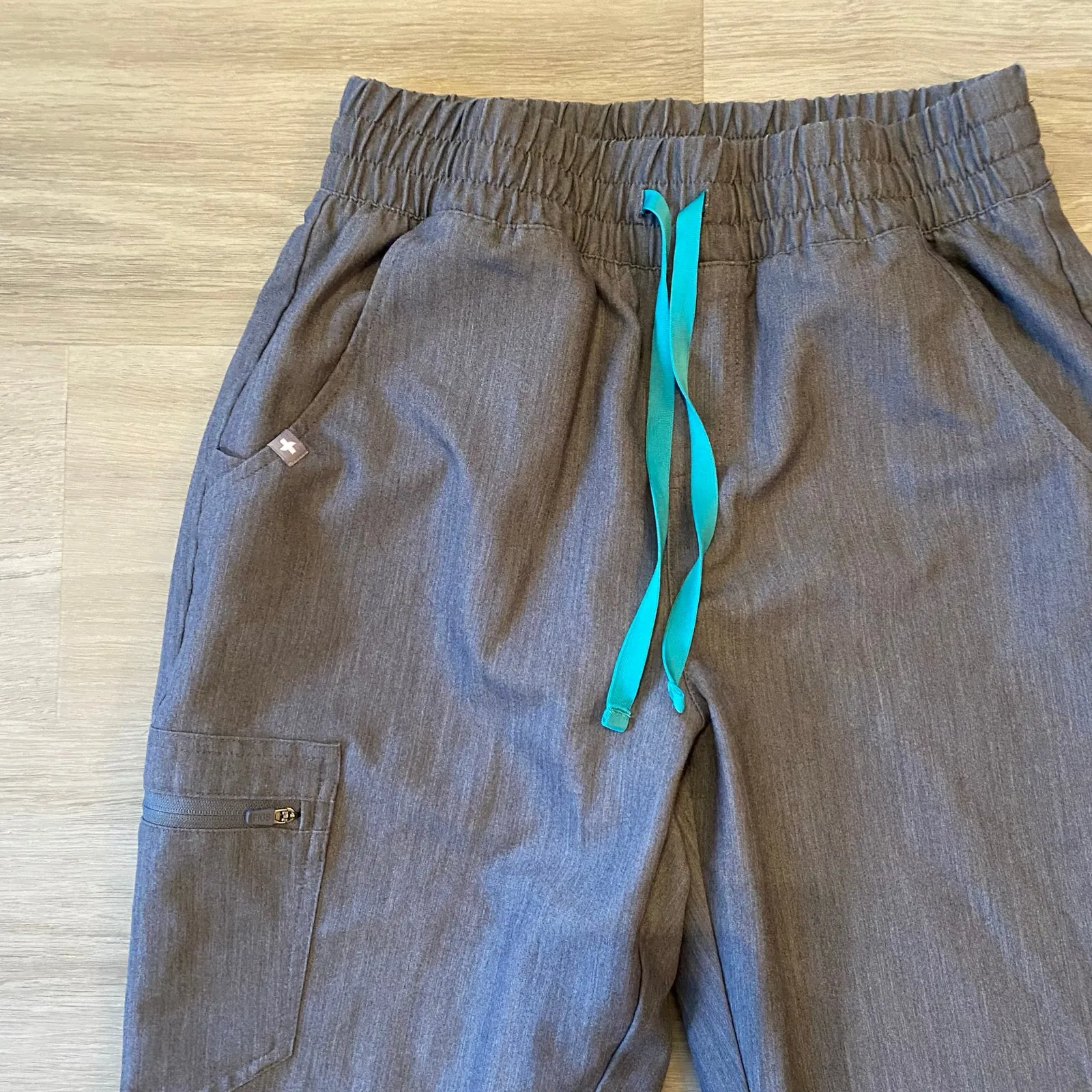 FIGS  Graphite Grey Zamora Jogger Rafaela Oversized Top Scrub Set Small / Medium - Image 9