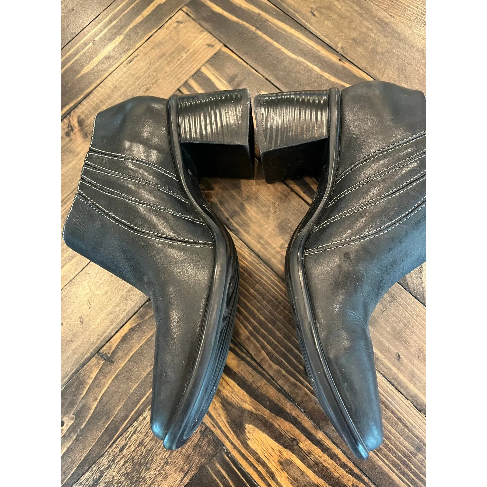 Clarks Y2K Slip On Block Heel Bootie Women 6.5 Leather Grunge Pump Square Toe - Image 6