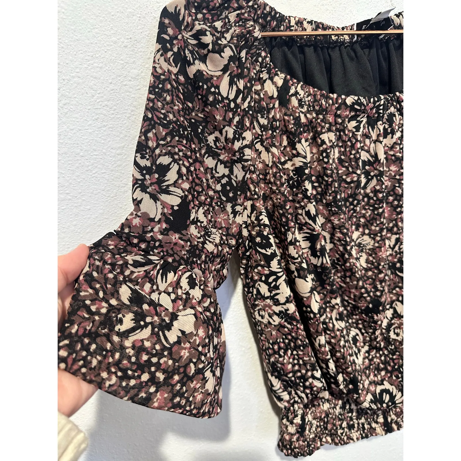 Evereve Dark Floral Smocked Off Shoulder Mesh Style Stretch Shirt size XS - Image 8