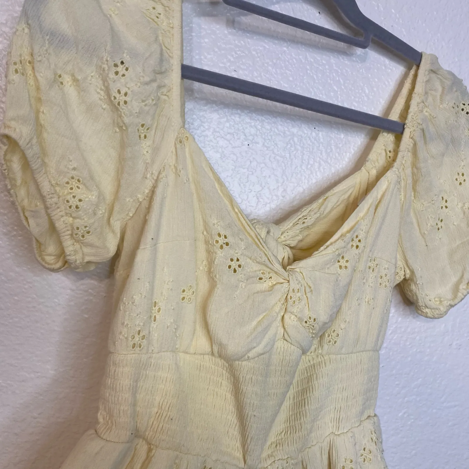 Hollister Pale Yellow Eyelet Puff Sleeve Open Tie Back Smocked Mini Dress Size L - Image 8