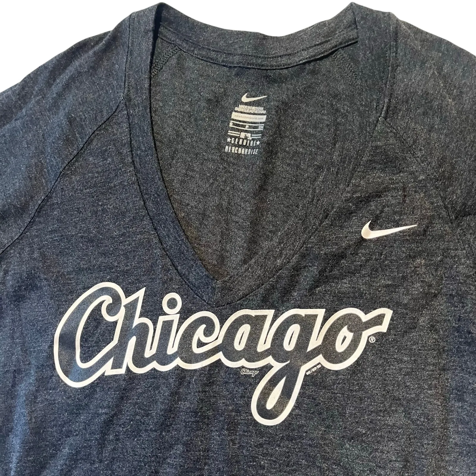 Nike Women's S Chicago White Sox Baseball V-neck‎ Tee Gray Sporty Athletic - Image 2