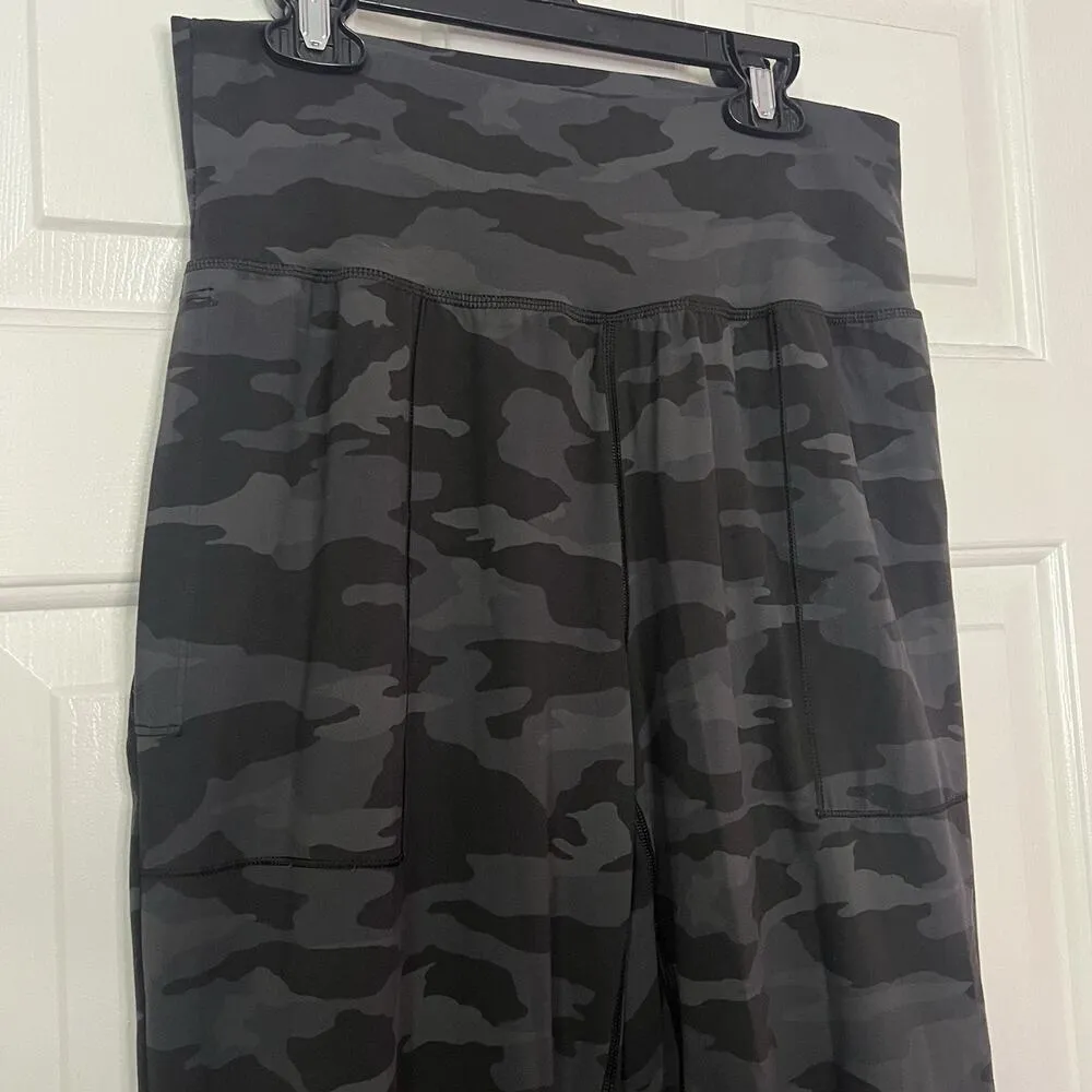 Athleta Salutation Camo Jogger Pants Athletic Camouflage Gray Black Size S Small - Image 3