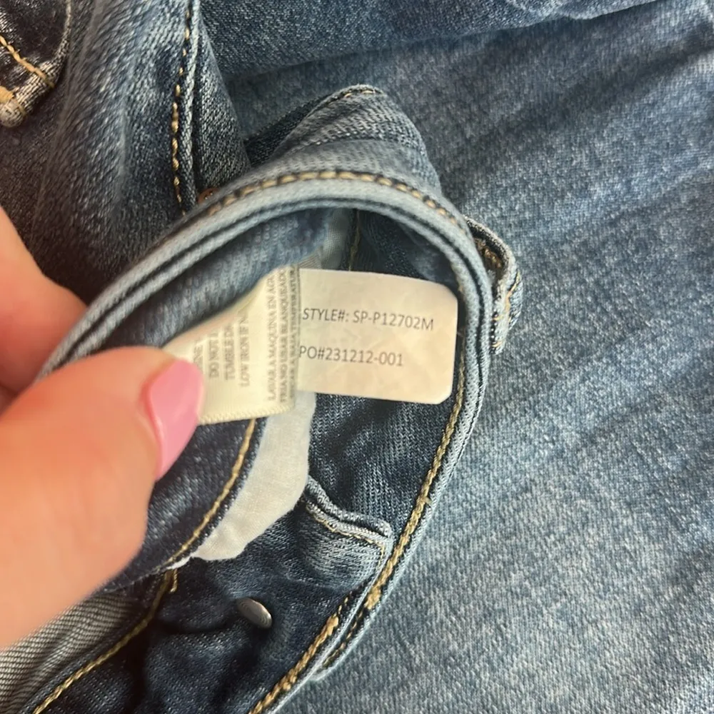 Sneak Peek 30 Medium Wash High-Rise Frayed Hem Carpi Jeans - Image 5