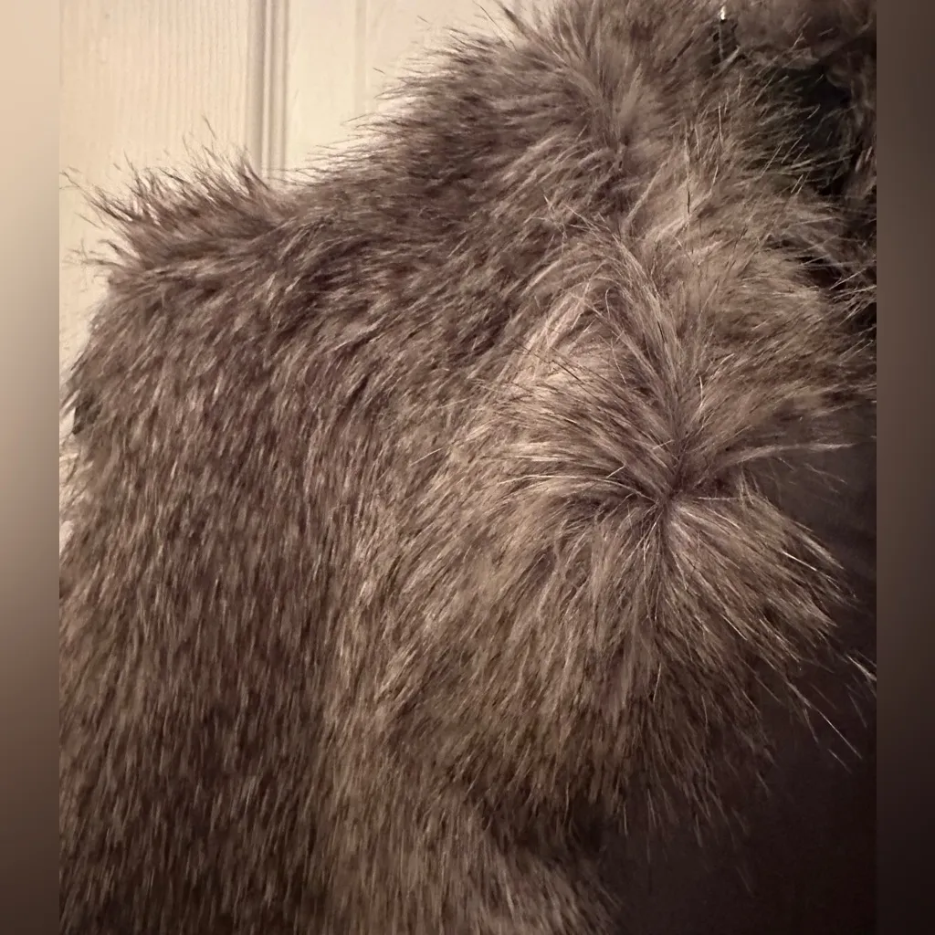 Calvin Klein Faux Fur Vest - Image 3