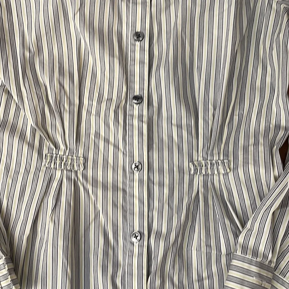 CAbi  fitted pinstriped button down shirt Medium - Image 3