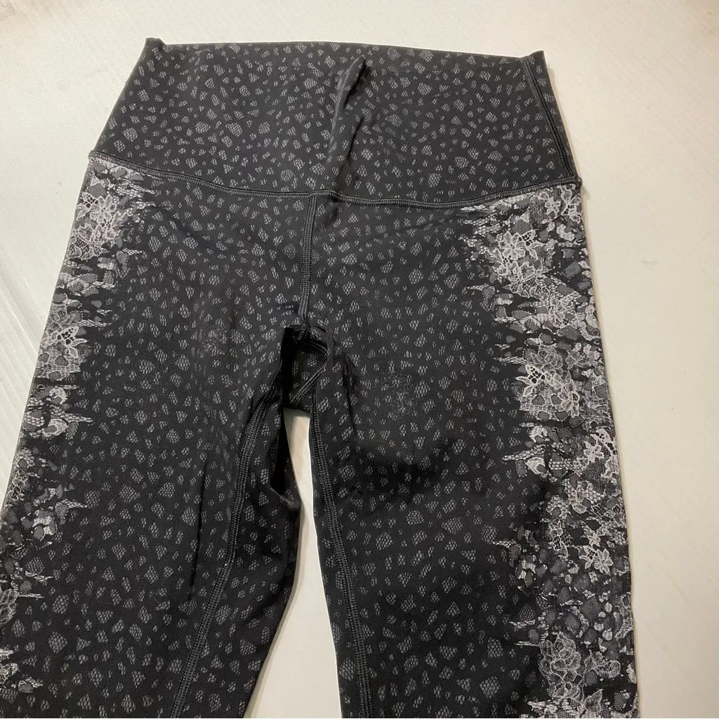 Lululemon Wunder Under Hi-Rise Tight Overlace Wunderunder HR Ice Grey Black Sz 8 - Image 4