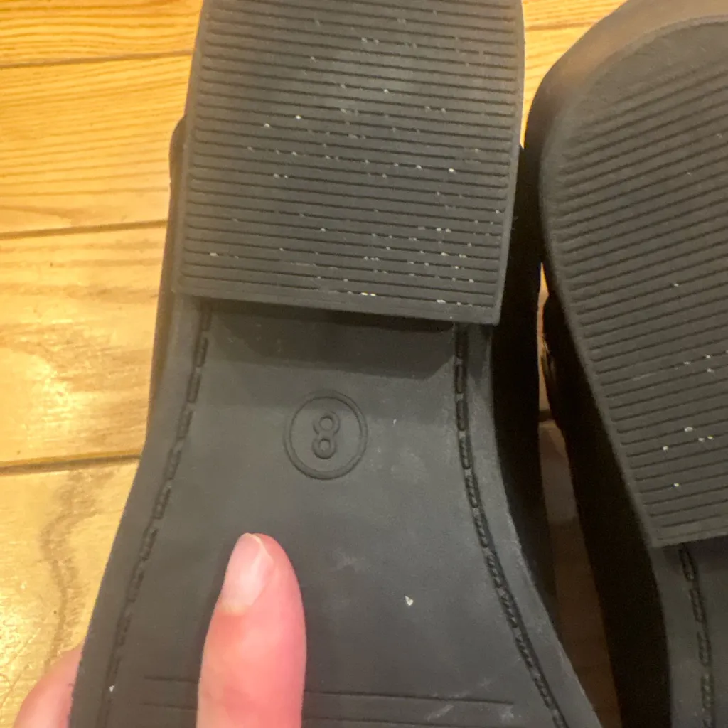 Universal Thread Size 8 Faux Leather Nora V-Cut Black Ankle Booties - Image 6