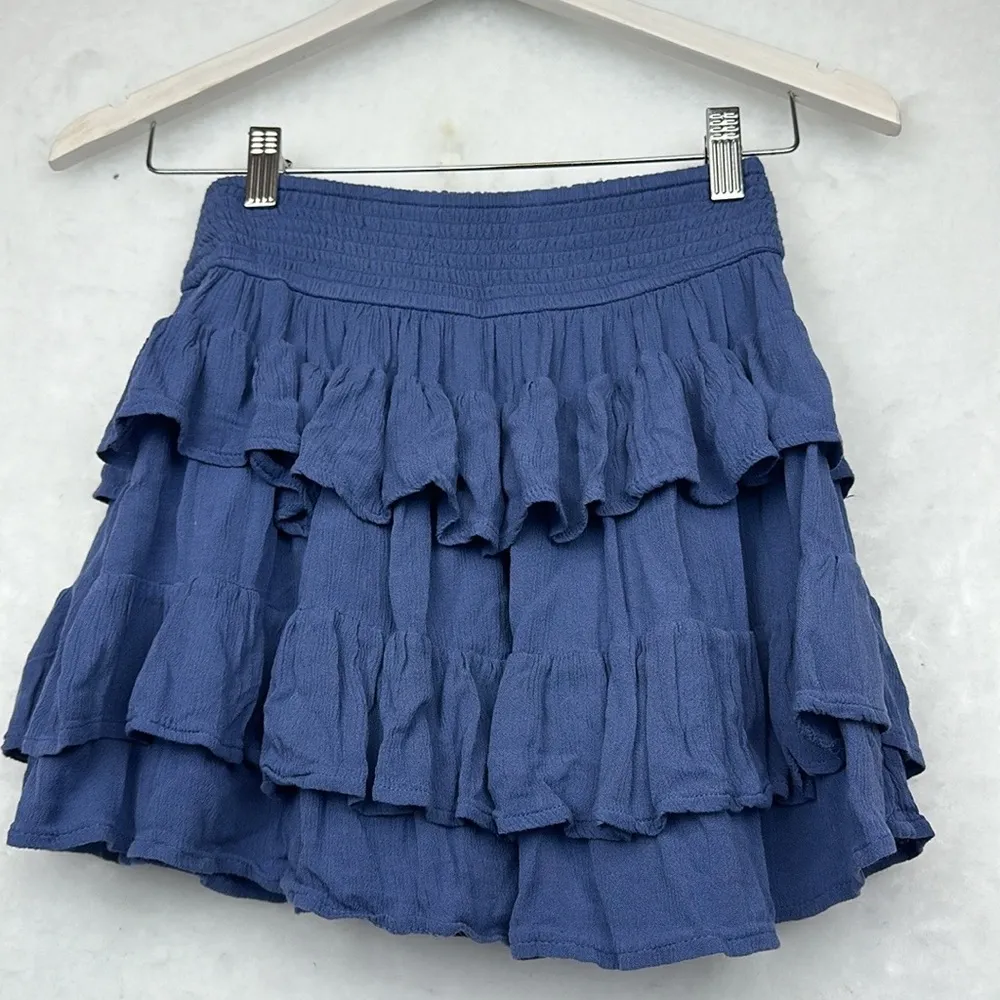 Hollister Women's Blue Crinkle Tiered Mini Short  Sz S/M Ultra High-Rise - Image 3