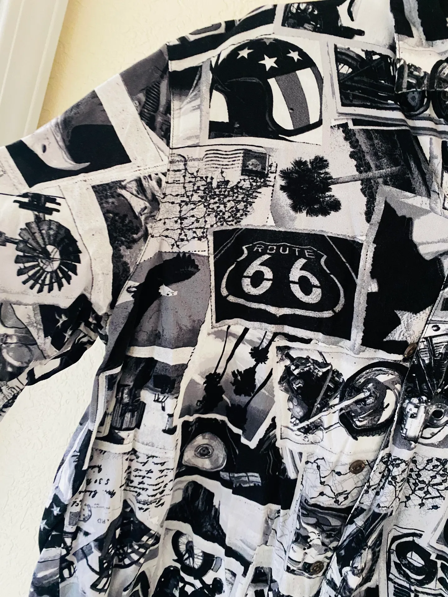 Black & White Button Up Top Size L - Image 2