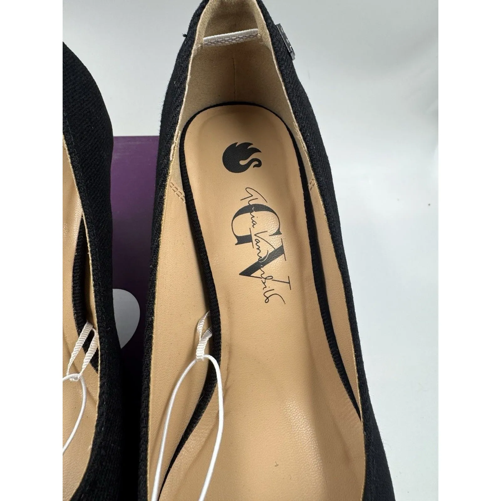 New Gloria Vanderbilt Women's Marilyn Pumps Black Closed Toe Heels Sz 6 Shoes - Image 4