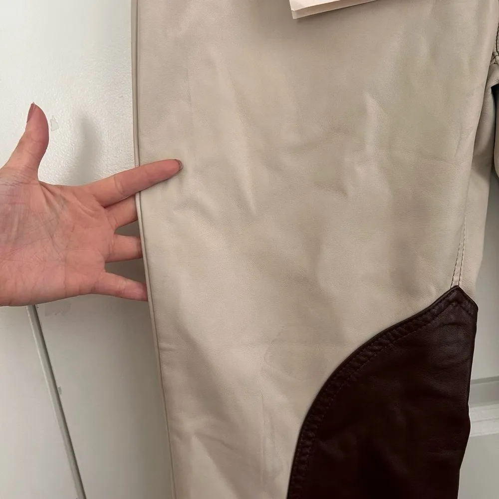 Still here the tate cream abstract brown Vegan leather pants sz 29 - Image 6