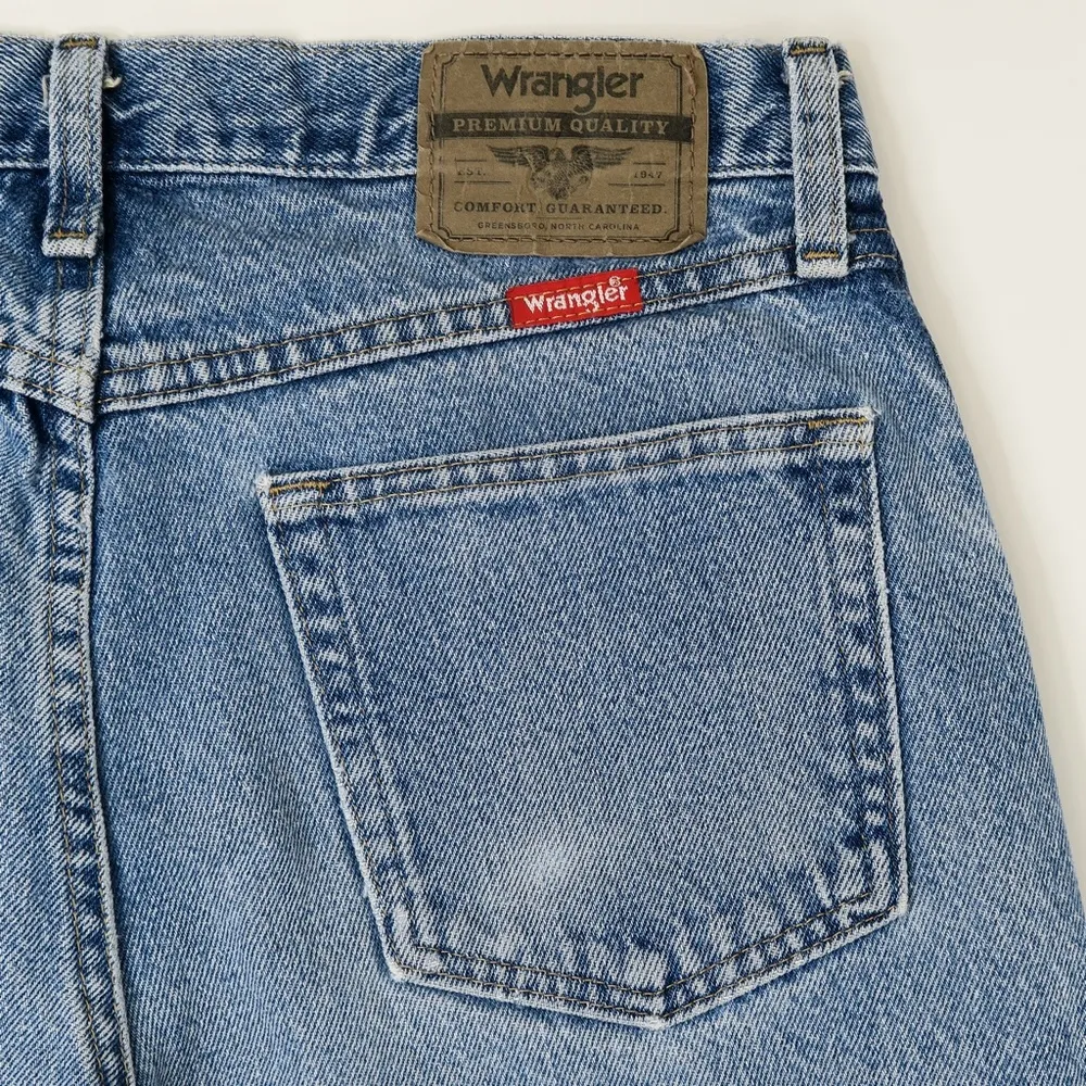 Vintage 90s Wrangler Light Blue Stonewashed Jeans - Image 6