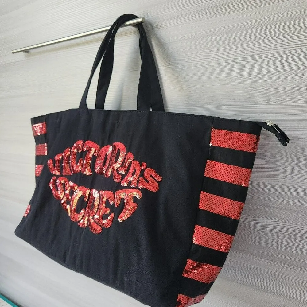 Victoria's Secret Sequin Lip Zip Shoulder Tote Weekend Duffle Gym Black Bag - Image 2