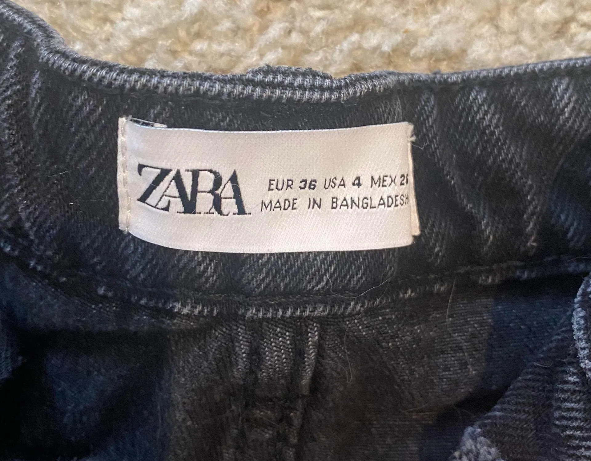 ZARA BLACK  JEAN SHORTS - Image 4