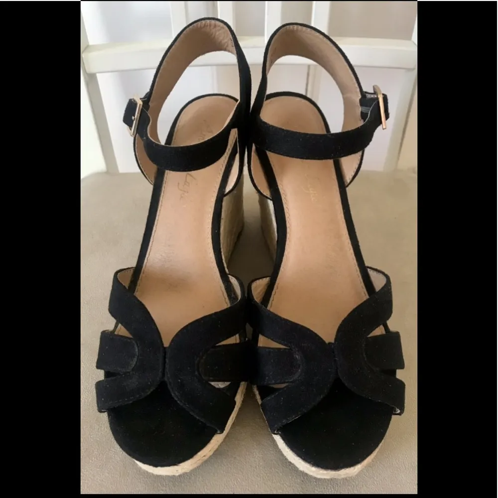 Black Suede Strap, Basket Weave Platform Wedge Sandal Shoes, Sz. 8/EUR: 29 - Image 2