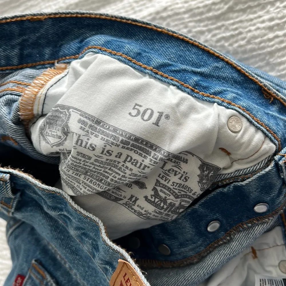 NWOT Levi 501 Jeans Cropped - Image 6