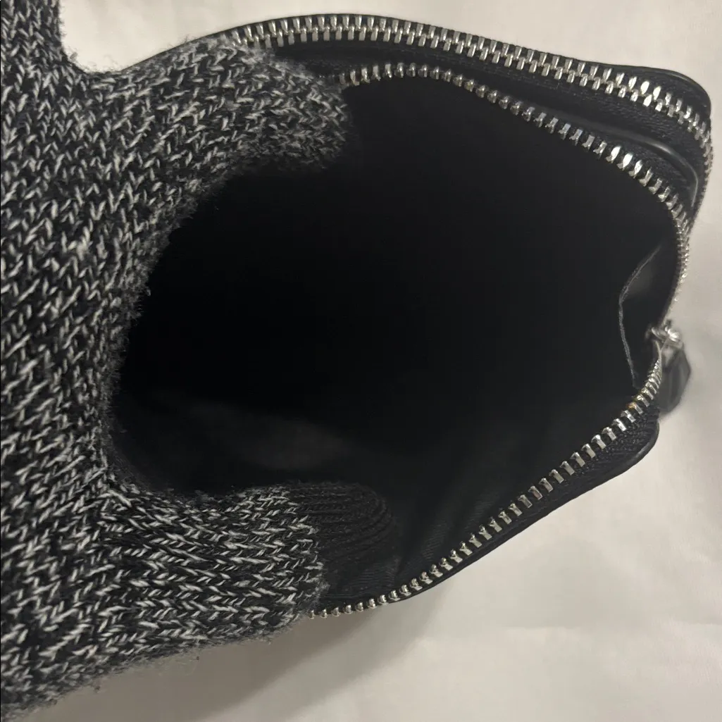 Coach Double Corner Zip Signature Wristlet Black EUC - Image 6