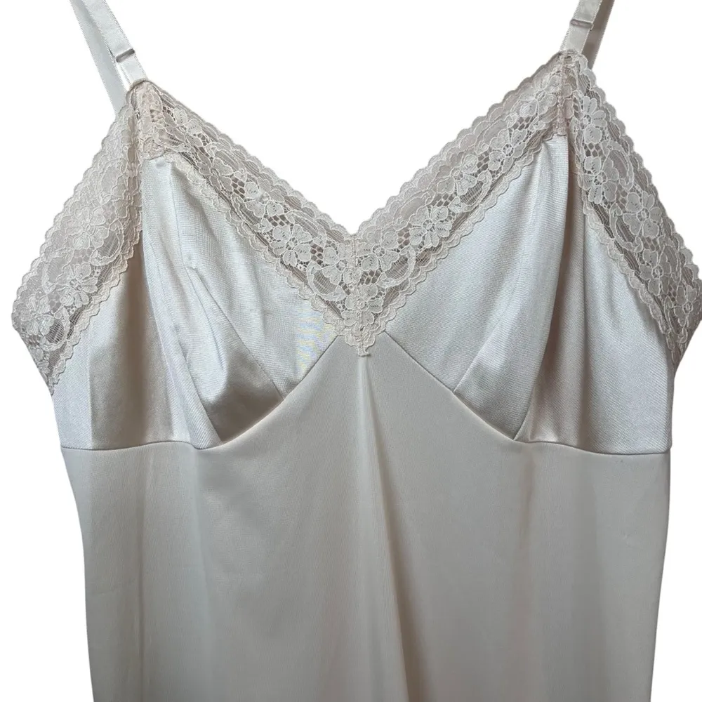Vintage 1970s Vanity Fair Full Slip Long Ivory Silky Lace Lingerie Size 32 L - Image 4