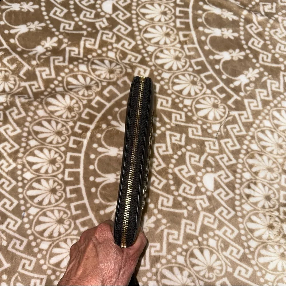 Steve Madden Zippy Black Zip Around Organizer Wallet - Image 9