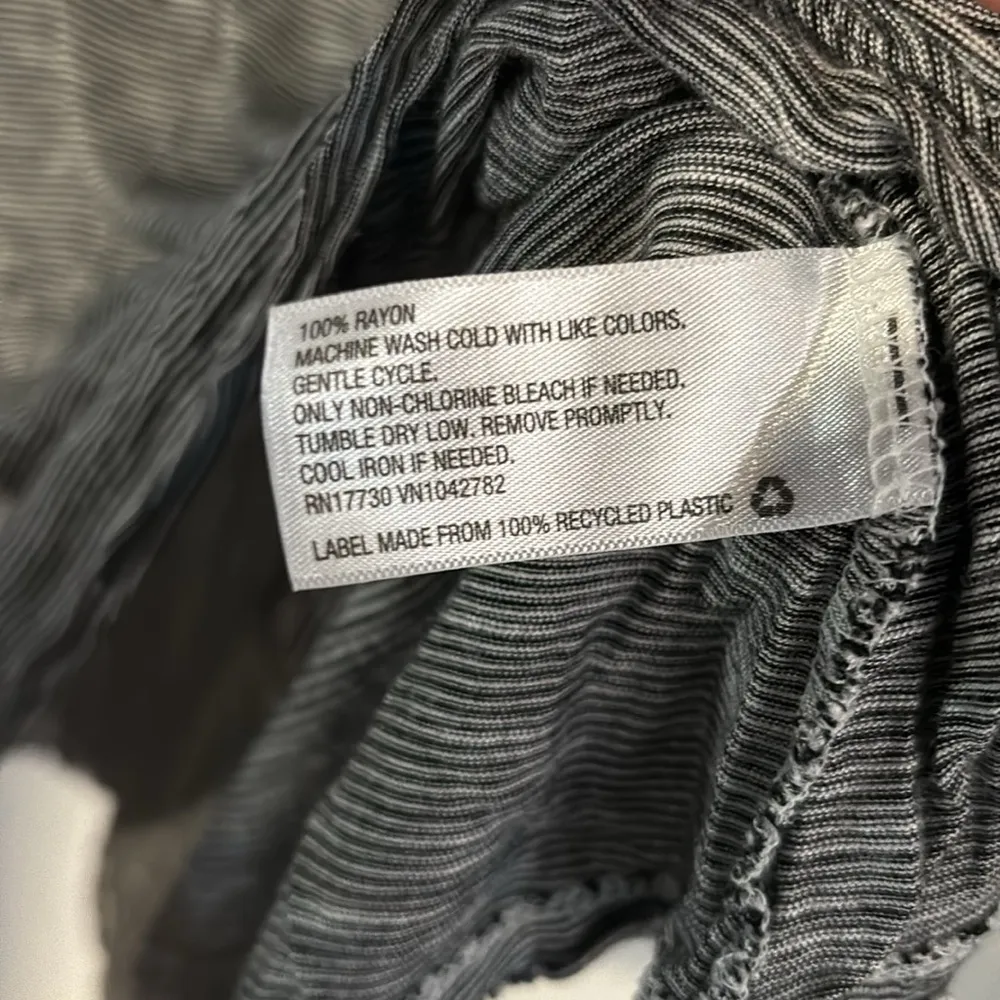 Mossimo supply co. V neck blouse . Stretchy size large - Image 5