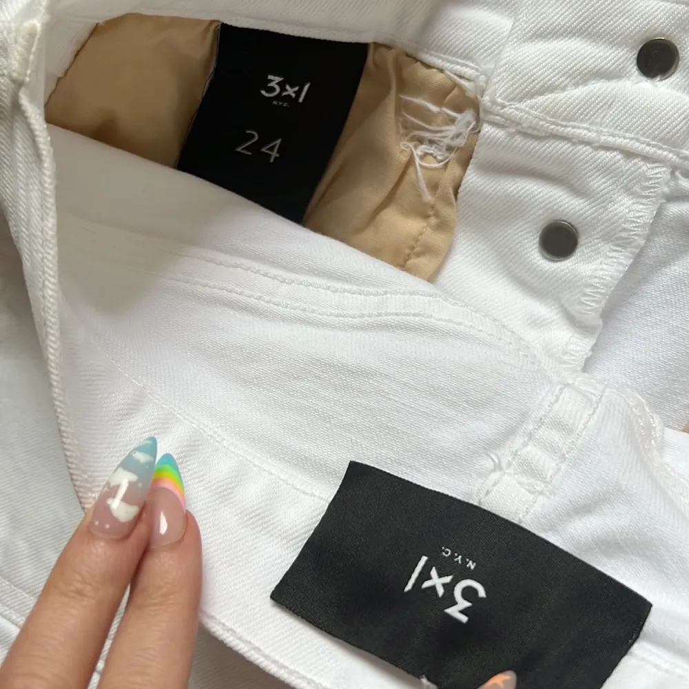 Carter Short High Rise Size 24 - Image 6