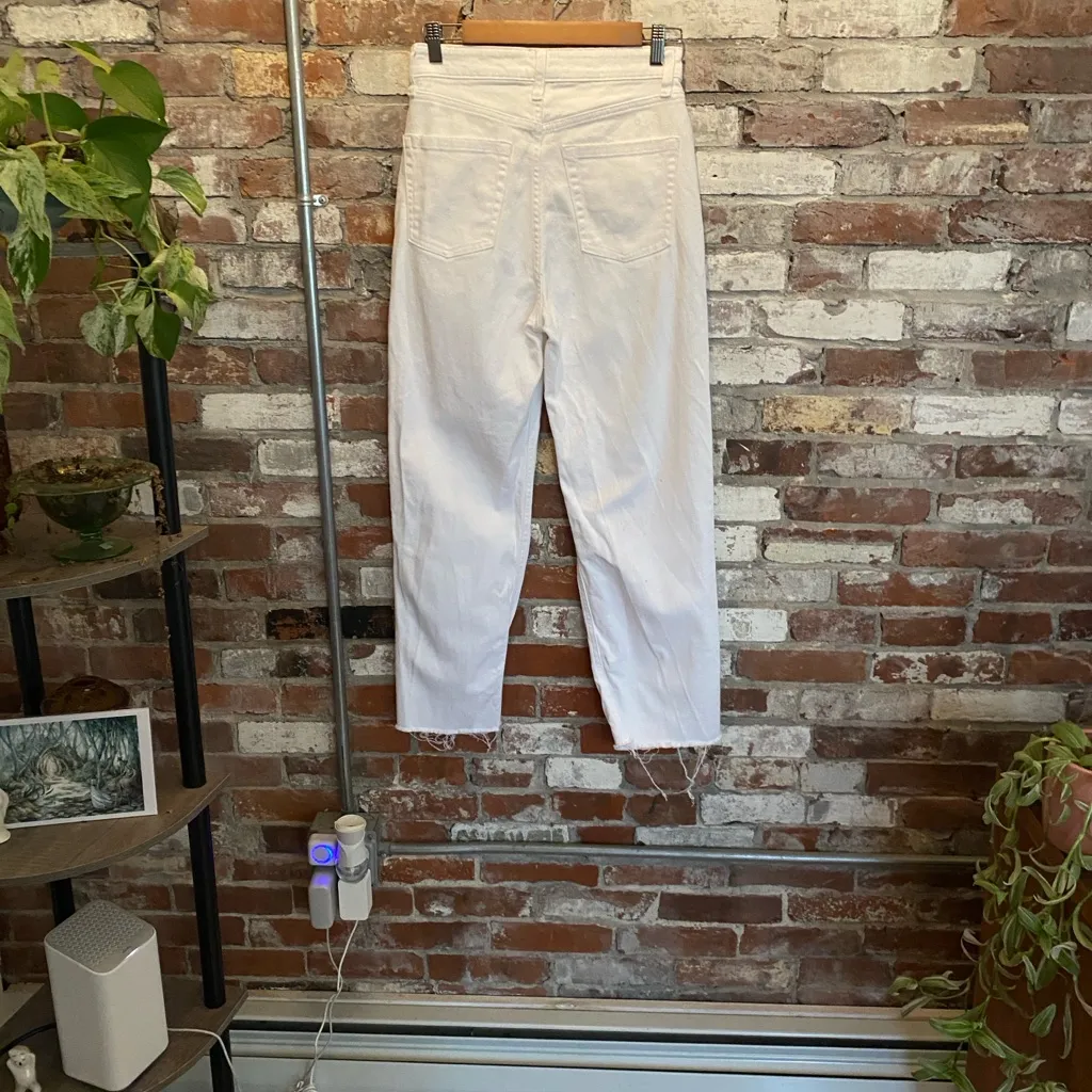 Wild Fable White  High-Rise Straight Ripped Distressed  Jeans Size 6 - Image 4