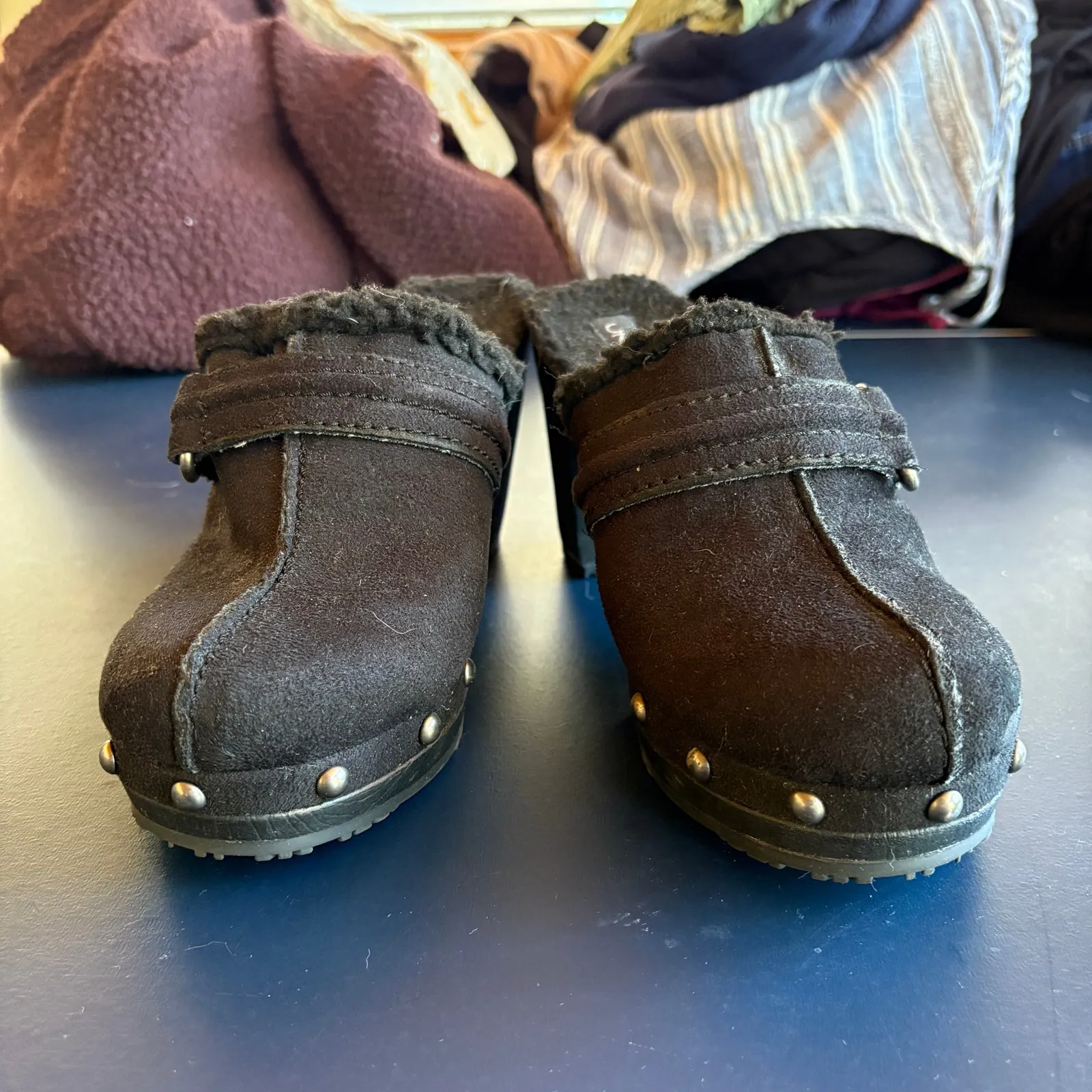 Y2K Faux Suede Heeled Clogs Black Fur Trim Studded 2000s Buckle Shoes Size 7M - Image 4