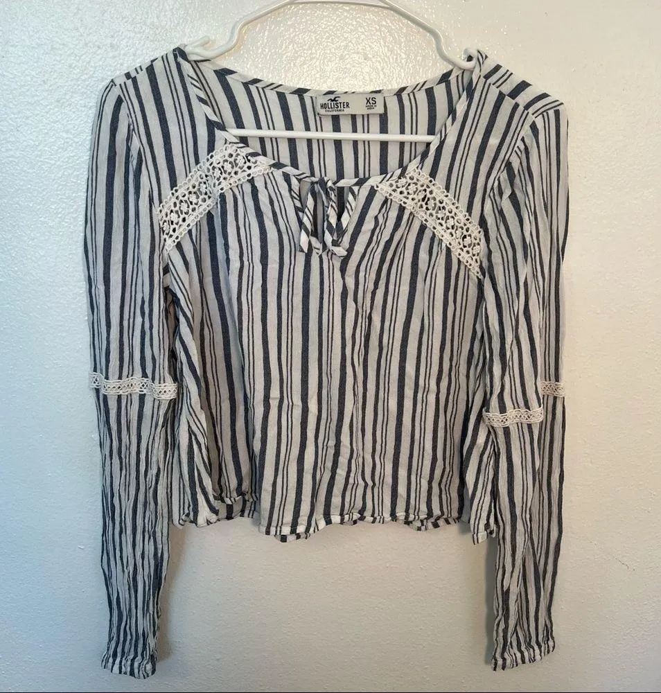 Hollister Cropped Long Sleeve Top White Blue/Gray Stripes - Image 3