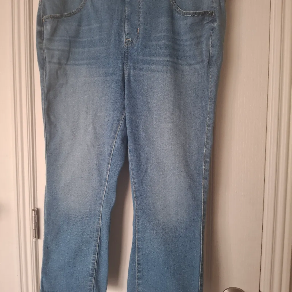 Torrid Sz 1 Blue Denim Crop Lean Jeans NWT - Image 4