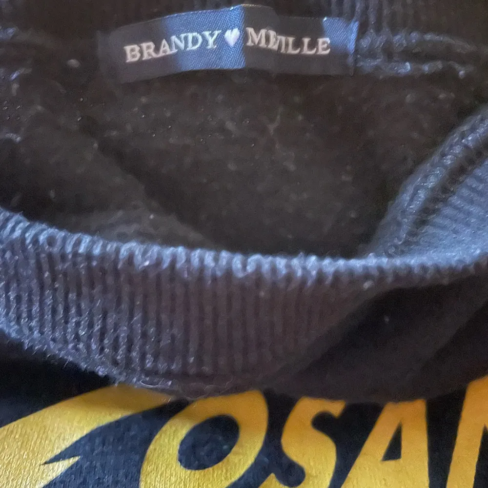 Brandy Melville Women’s Los Angeles Crop Crew Neck Sweatshirt Small - Image 4