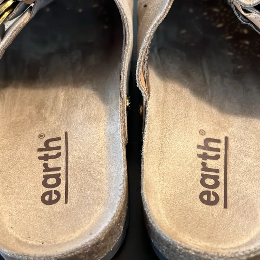 EARTH Agoli Clog In Taupe Suede Size 7 - Image 5