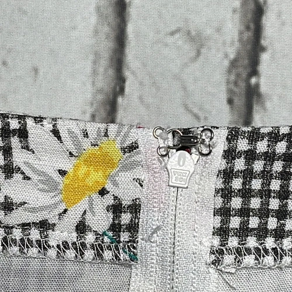 MinkPink Gingham Daisy Skirt Size M - Image 10